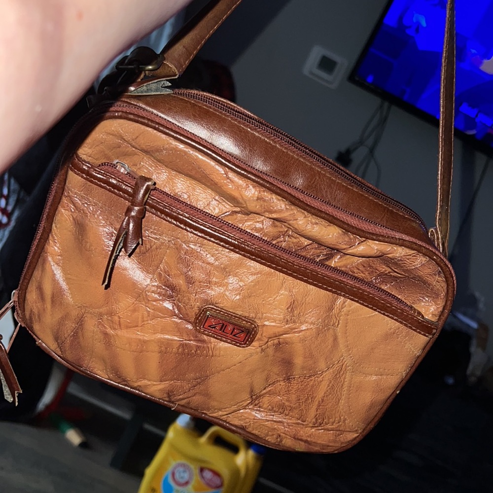 Vintage ALiz brown two tone crossbody purse 4 zipper pockets on the outside